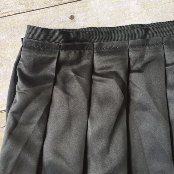 Old Navy pleated skirt - Picture 2 of 4
